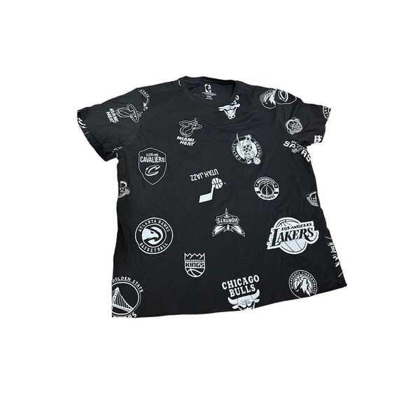 NBA Properties T Shirt Basketball Teams - Picture 1 of 14